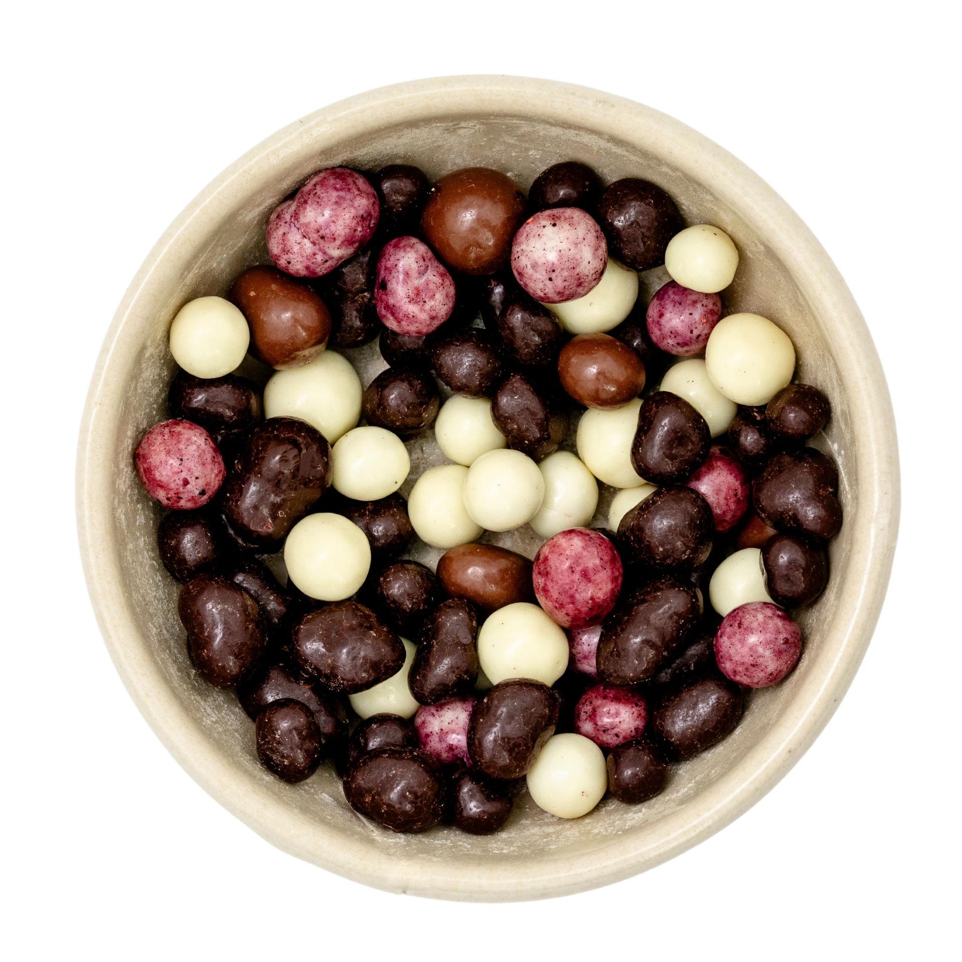Myrtilles, framboises et morceaux de fraises en trois sortes de chocolat bio et Fairtrade 10kg